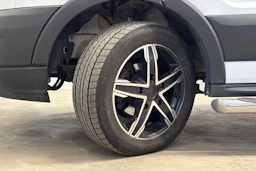 valkoinen Ford Transit 2019 kuva 27.