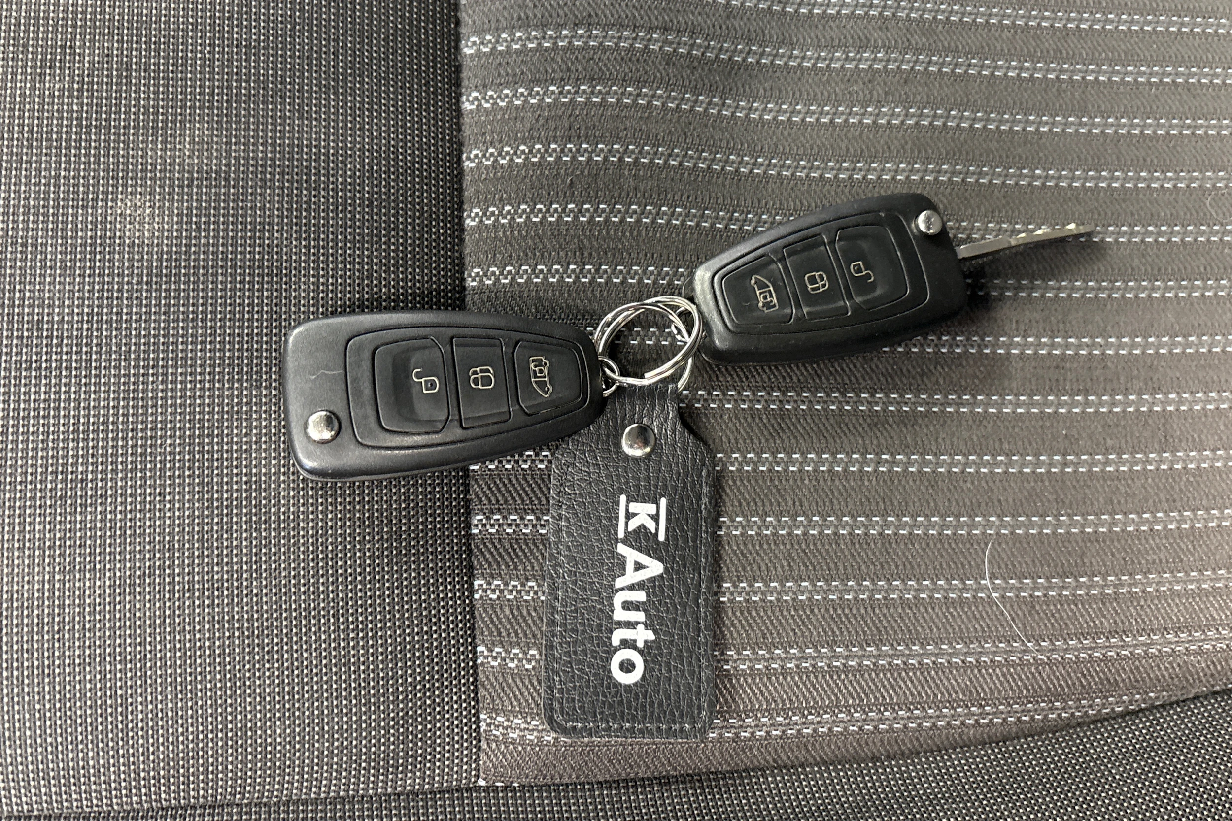 valkoinen Ford Transit 2019 kuva 31.