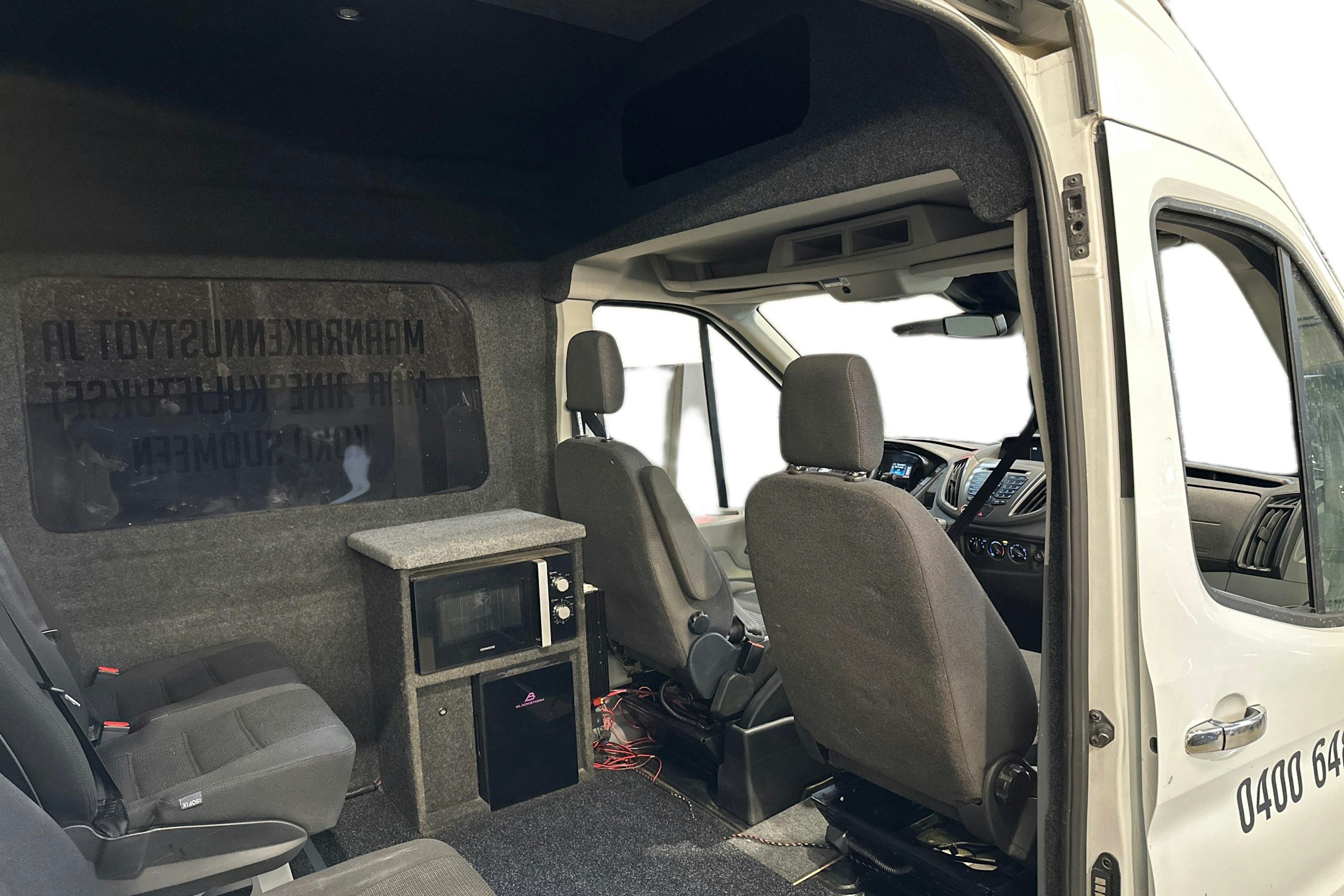 valkoinen Ford Transit 2019 kuva 3.