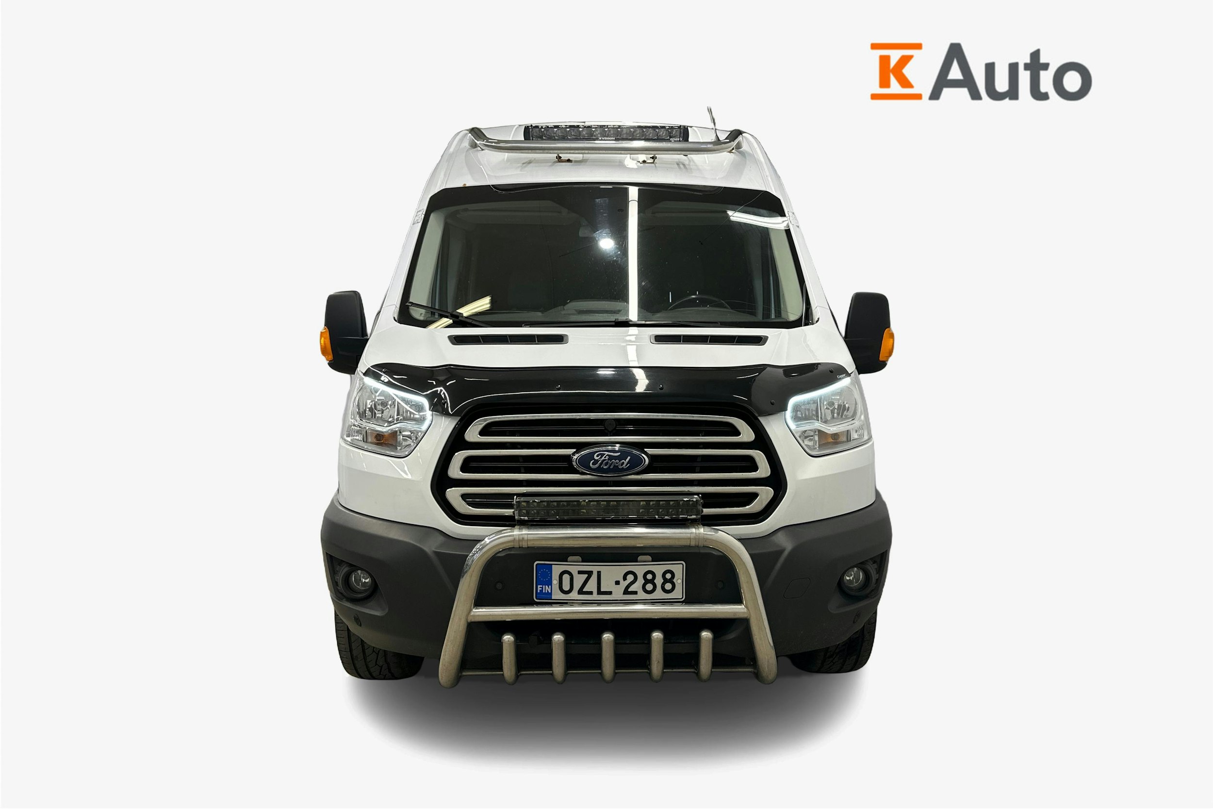 valkoinen Ford Transit 2019 kuva 4.