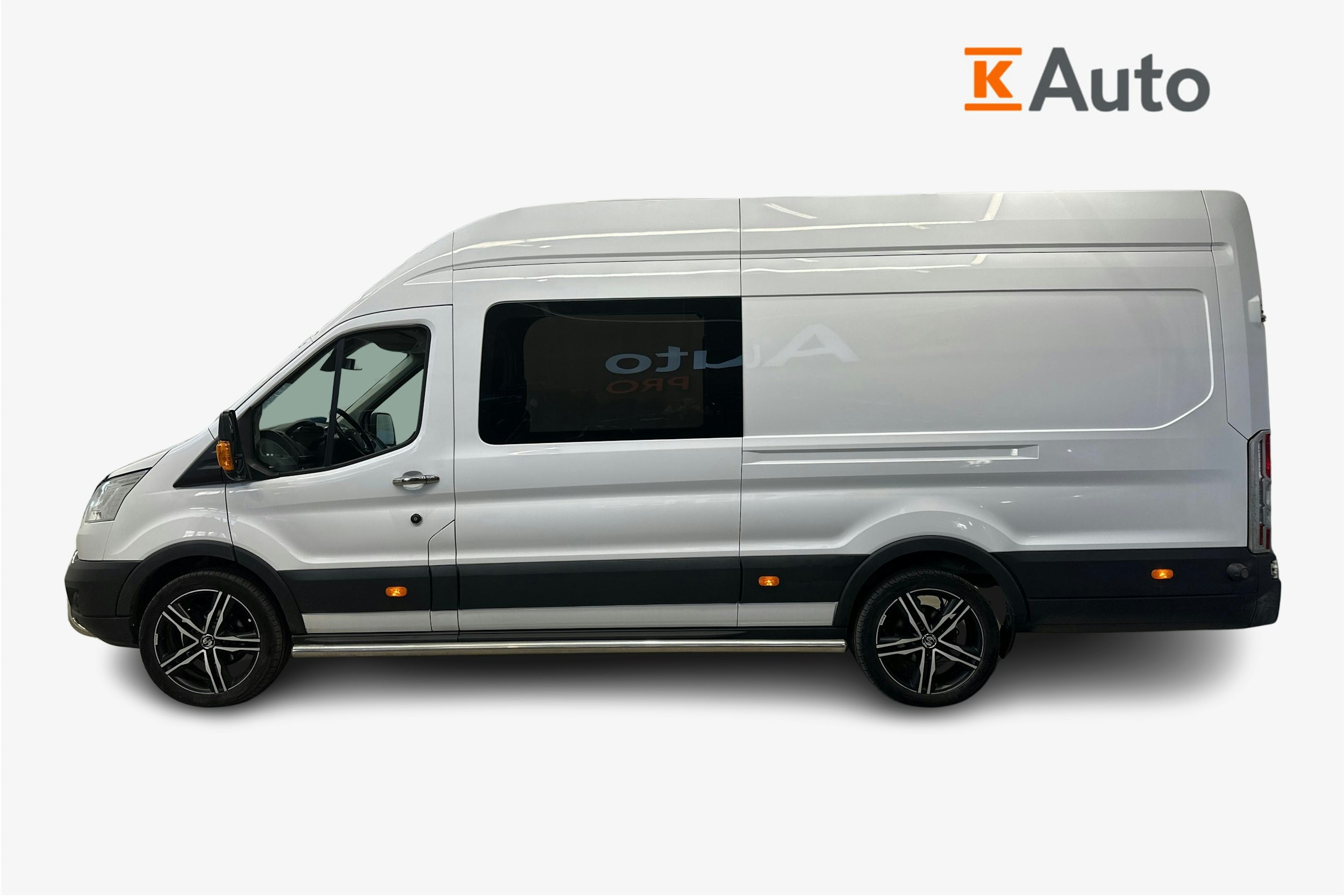 valkoinen Ford Transit 2019 kuva 5.
