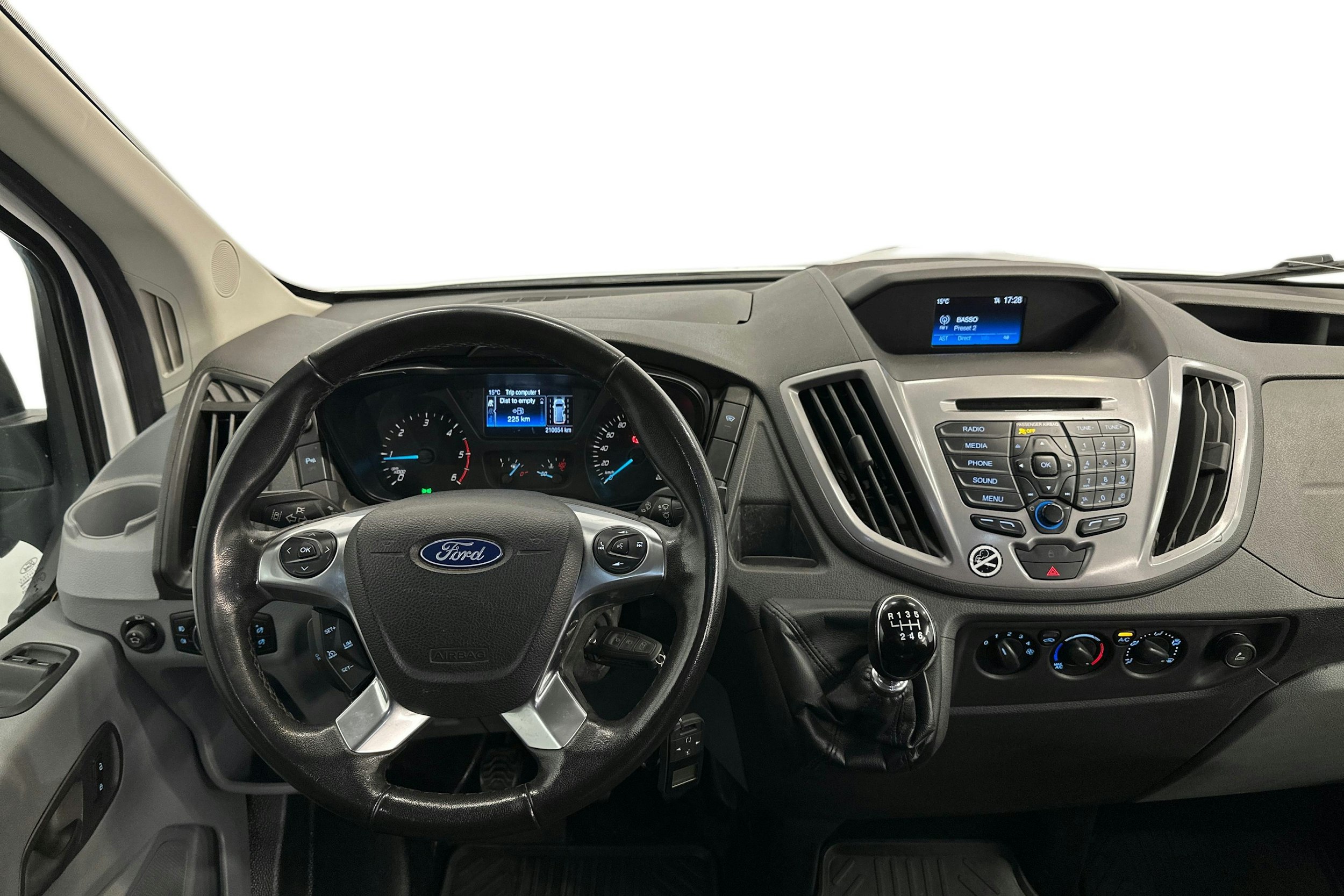 valkoinen Ford Transit 2019 kuva 7.
