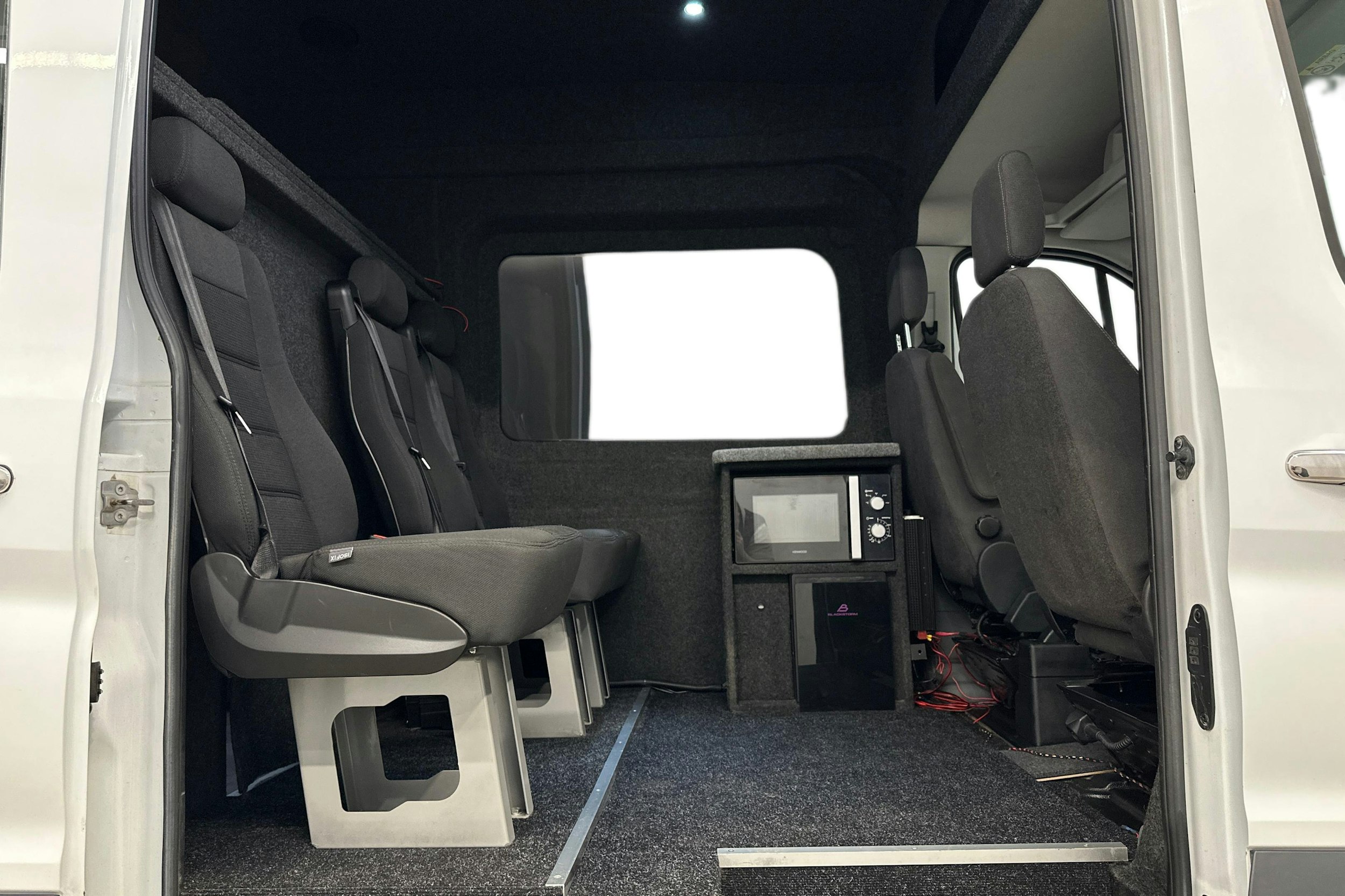 valkoinen Ford Transit 2019 kuva 8.