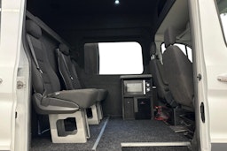 valkoinen Ford Transit 2019 kuva 8.