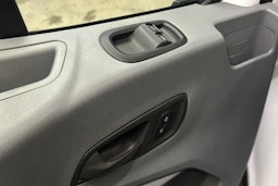 valkoinen Ford Transit 2019 kuva 10.