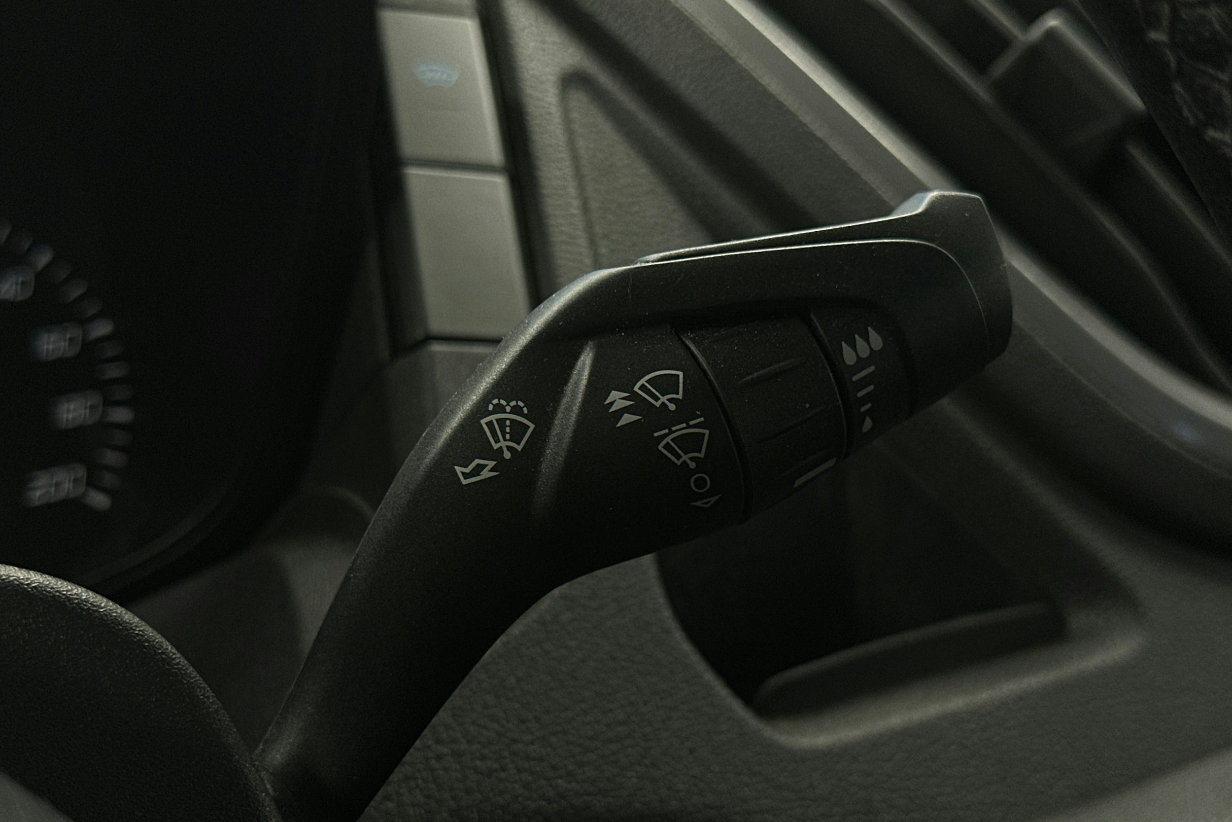 valkoinen Ford Transit 2019 kuva 13.