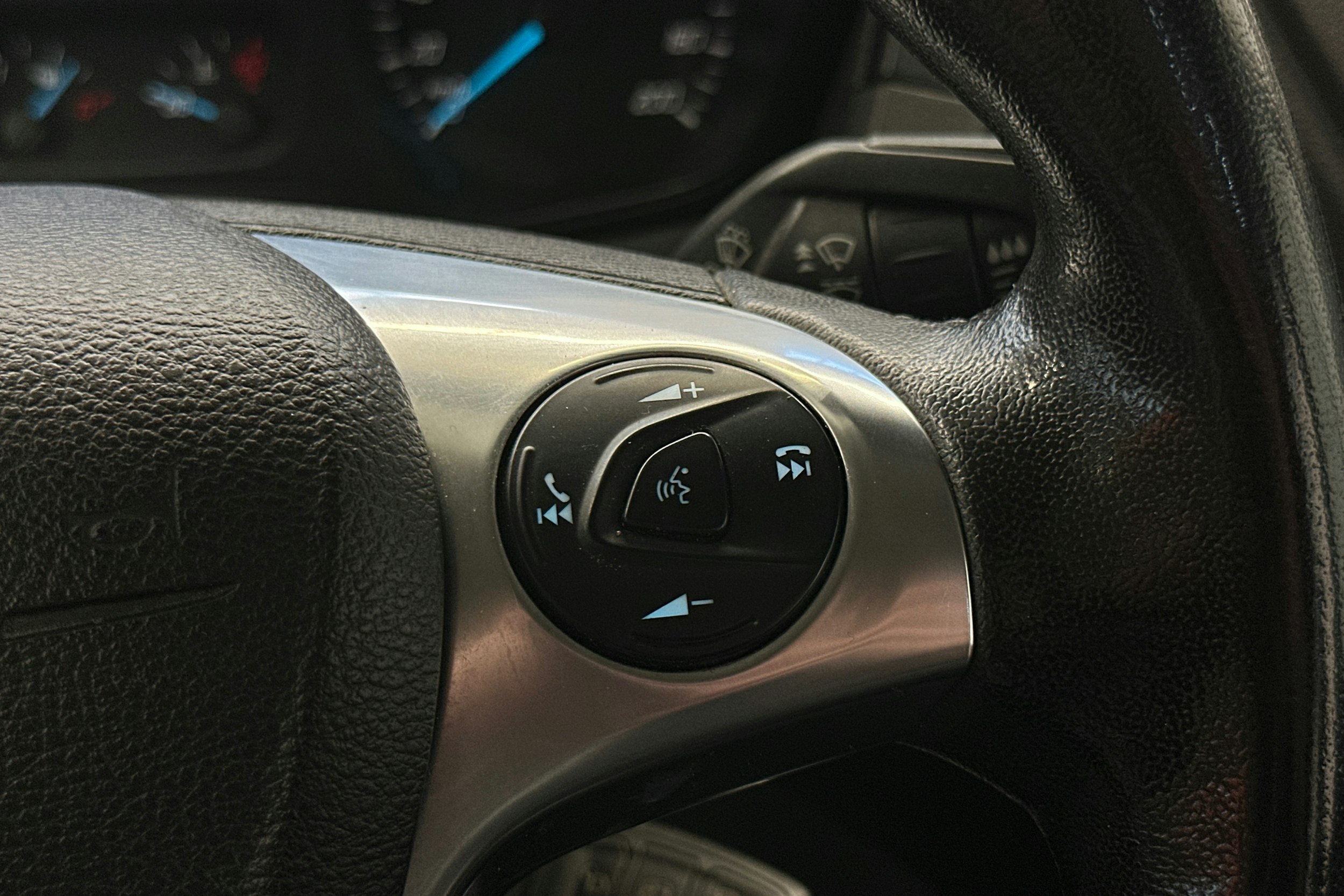 valkoinen Ford Transit 2019 kuva 15.