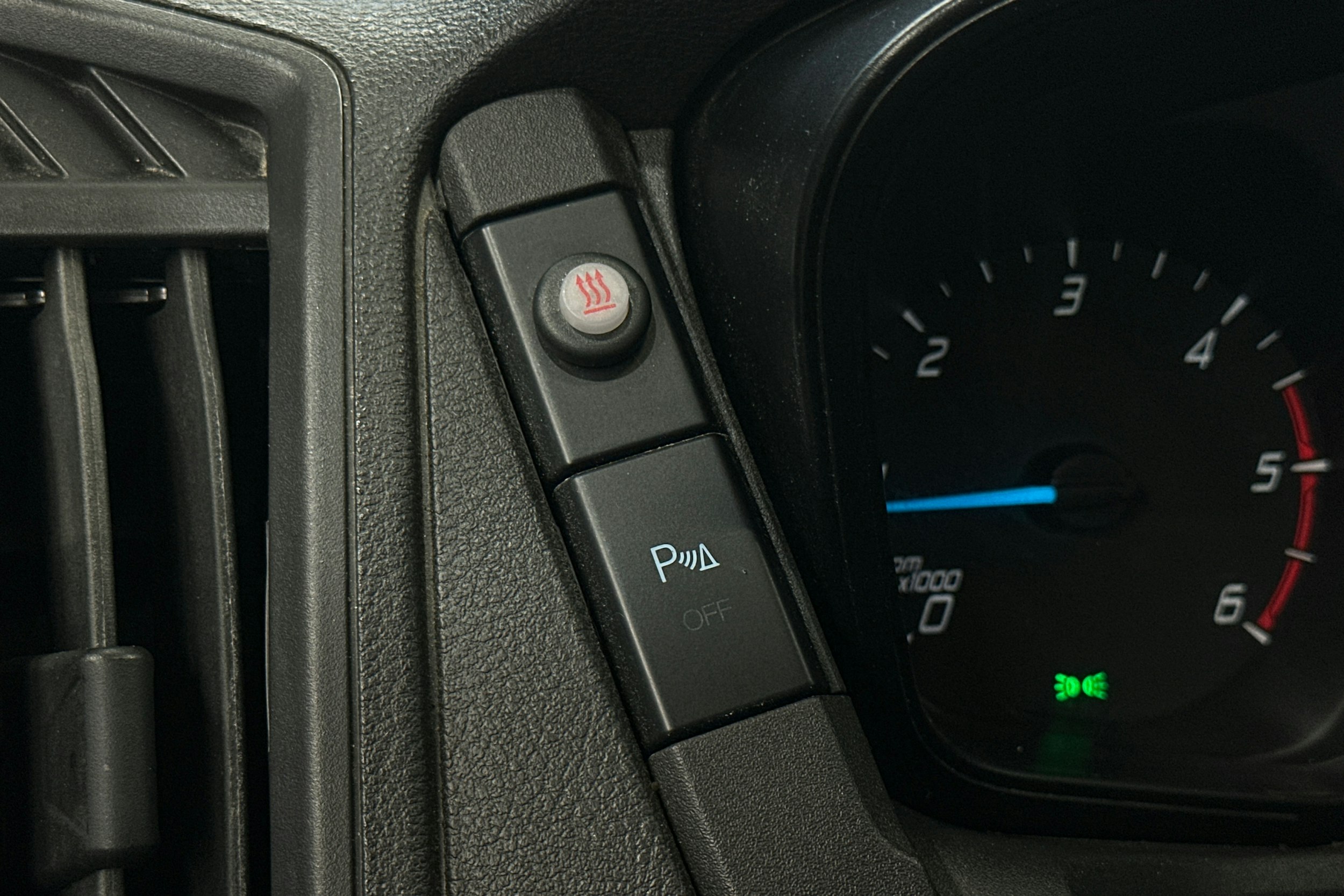 valkoinen Ford Transit 2019 kuva 17.