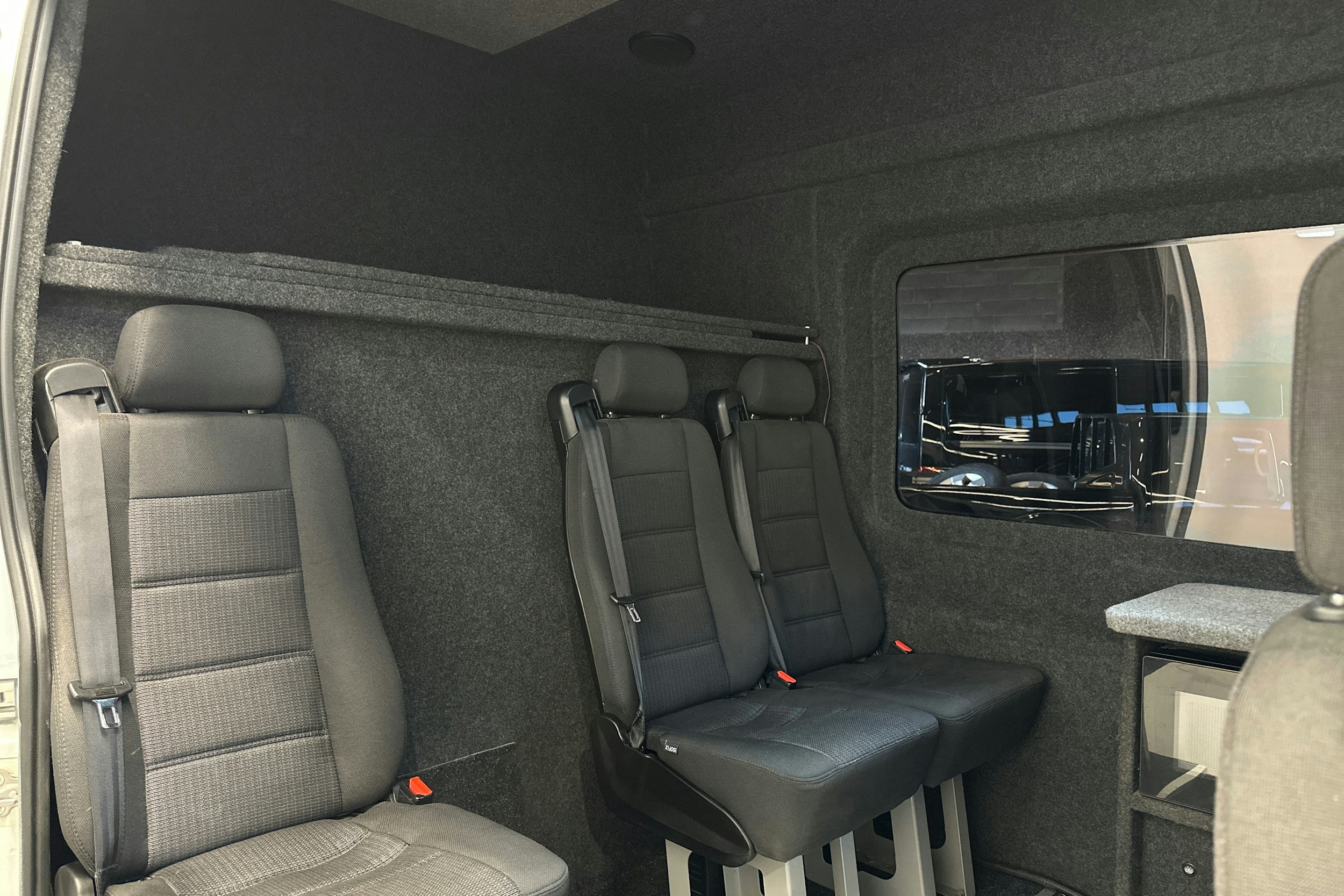 valkoinen Ford Transit 2019 kuva 25.