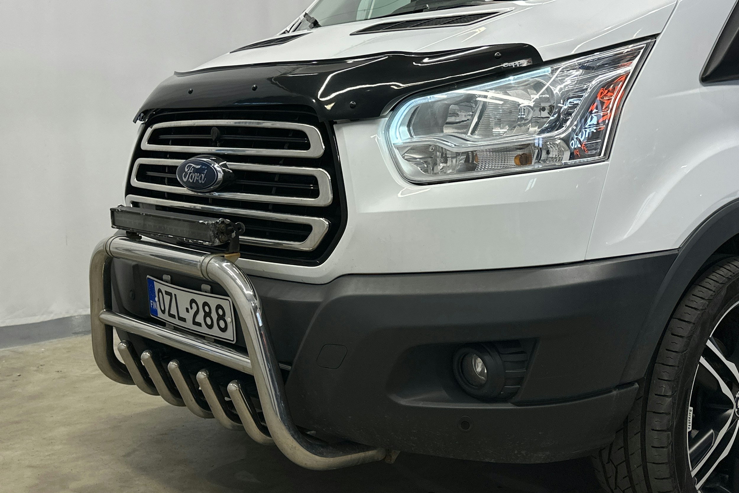 valkoinen Ford Transit 2019 kuva 26.