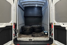 valkoinen Ford Transit 2019 kuva 28.