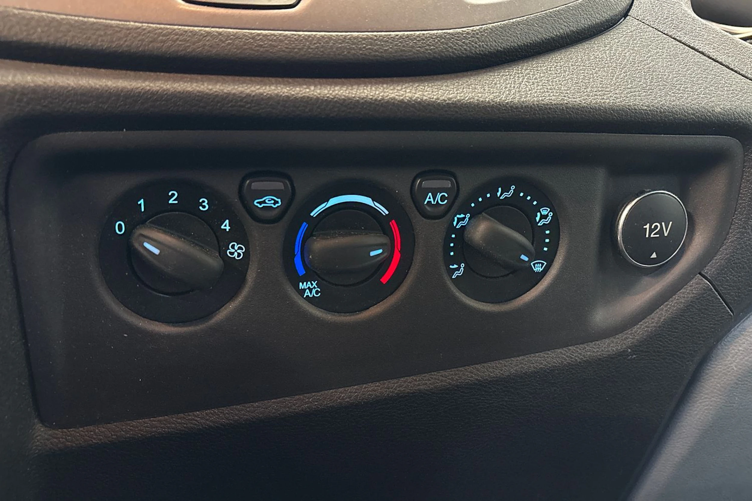 musta Ford Transit 2019 kuva 19.