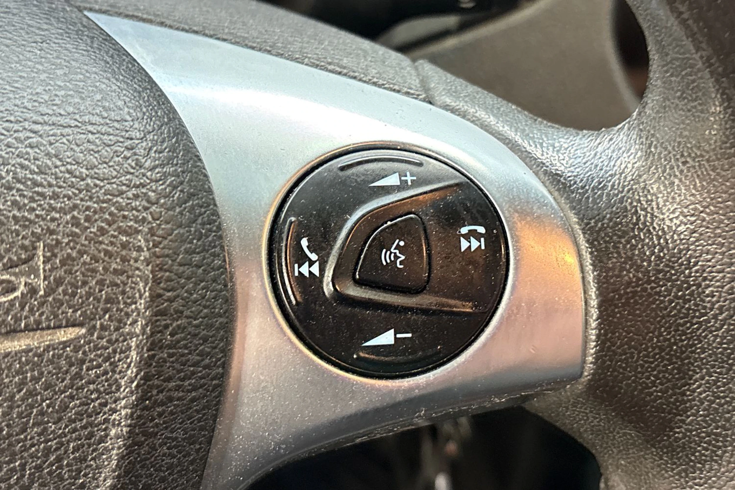 musta Ford Transit 2019 kuva 23.