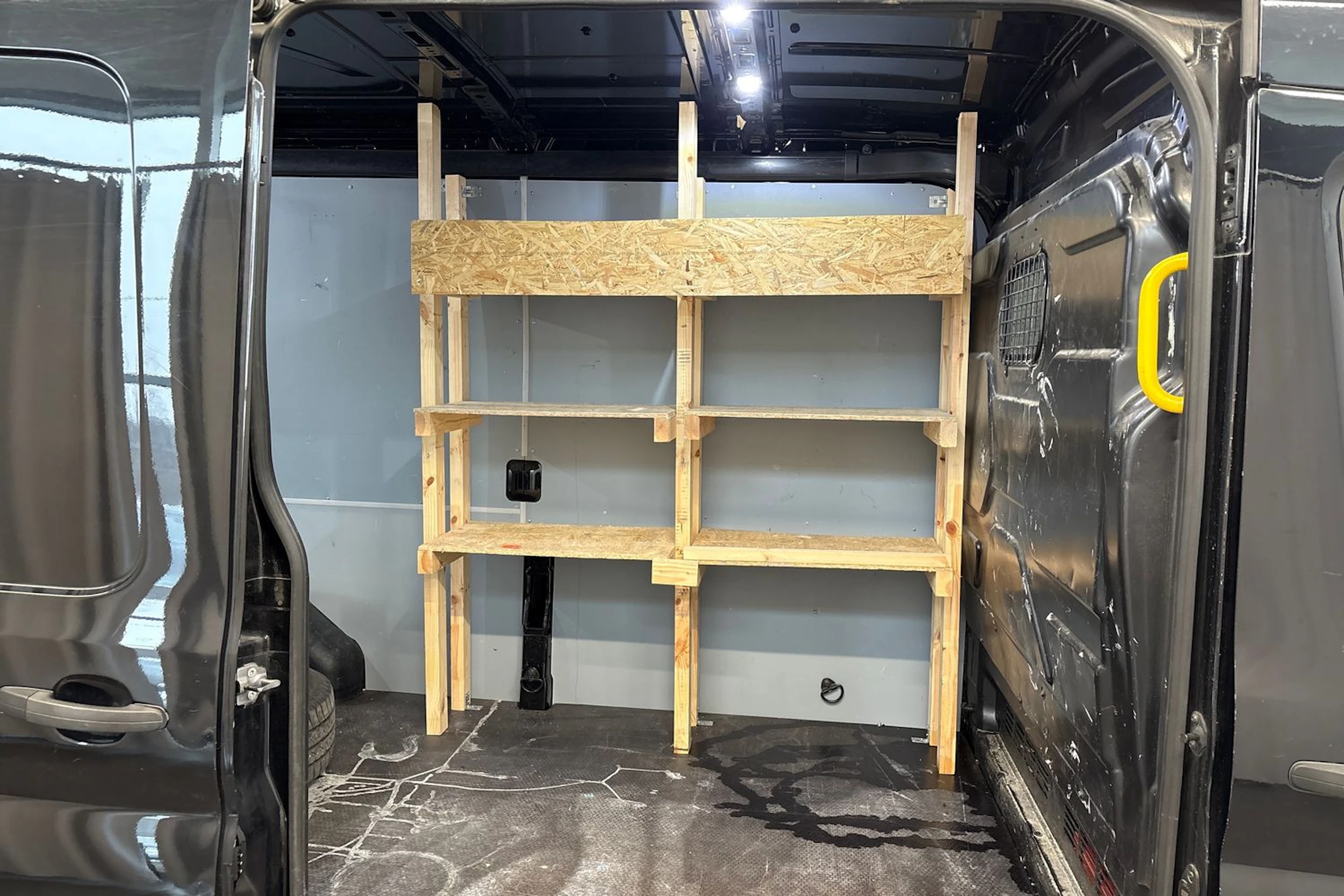 musta Ford Transit 2019 kuva 29.