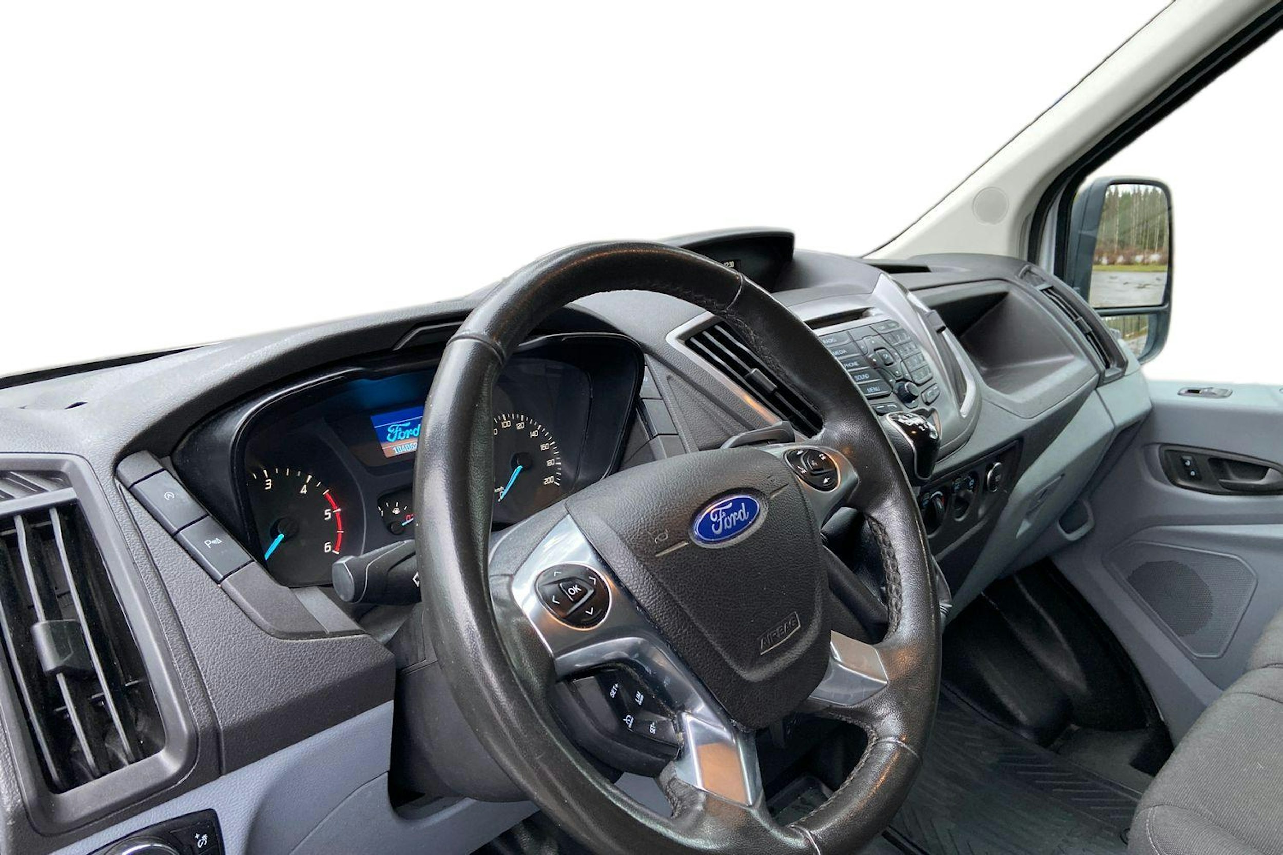 valkoinen Ford Transit 2019 kuva 9.