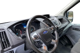 valkoinen Ford Transit 2019 kuva 9.