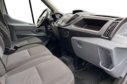 valkoinen Ford Transit 2019 kuva 10.