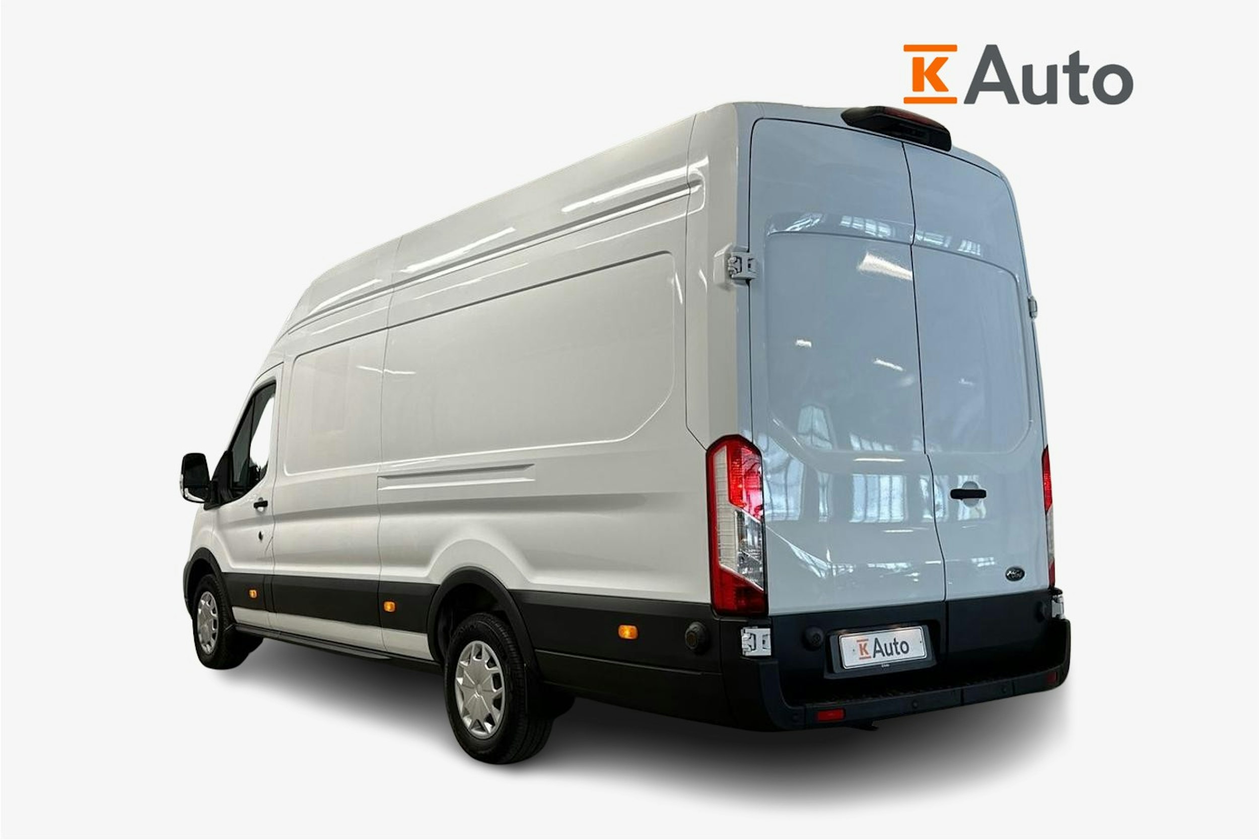 valkoinen Ford Transit 2020 kuva 2.