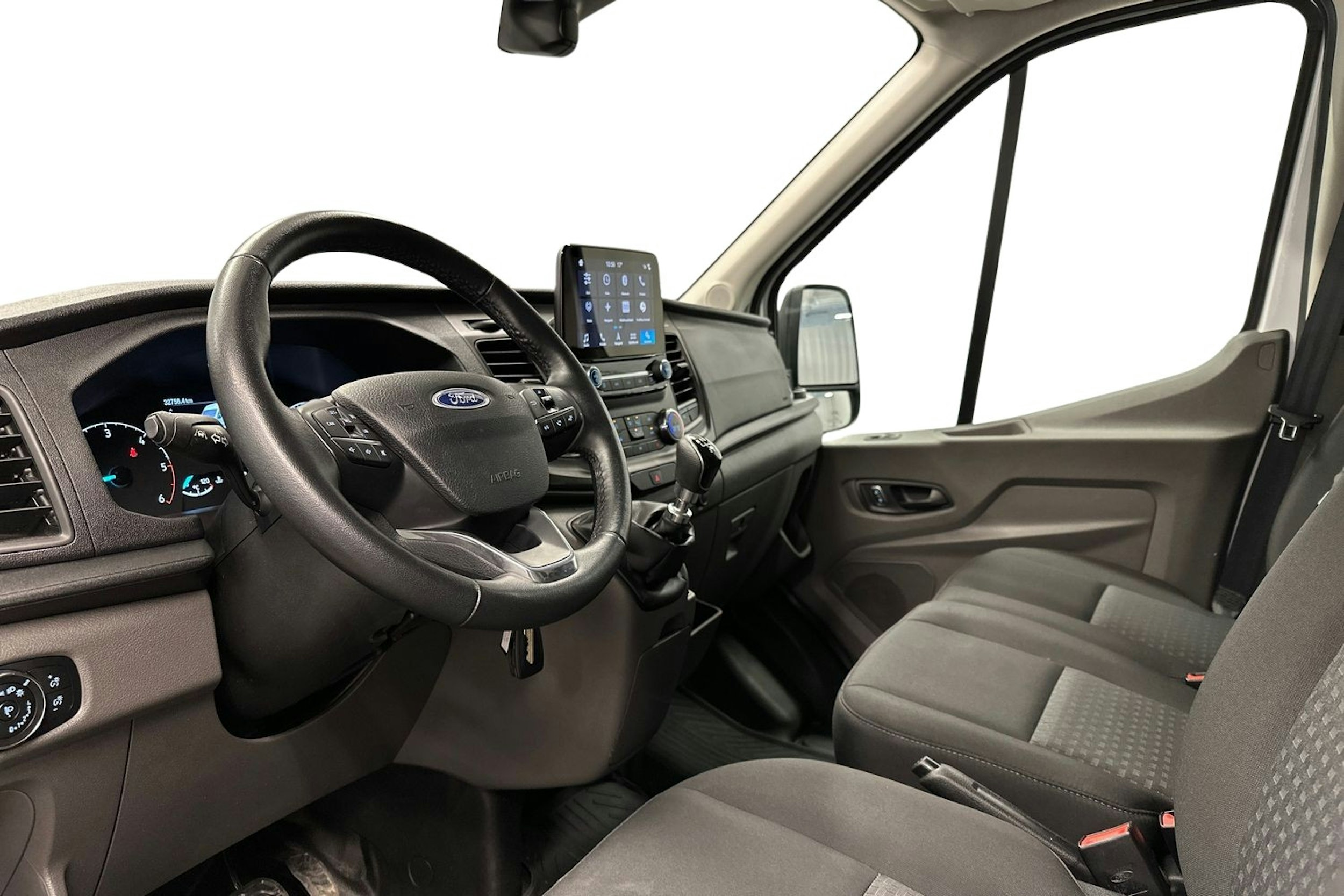 valkoinen Ford Transit 2020 kuva 6.