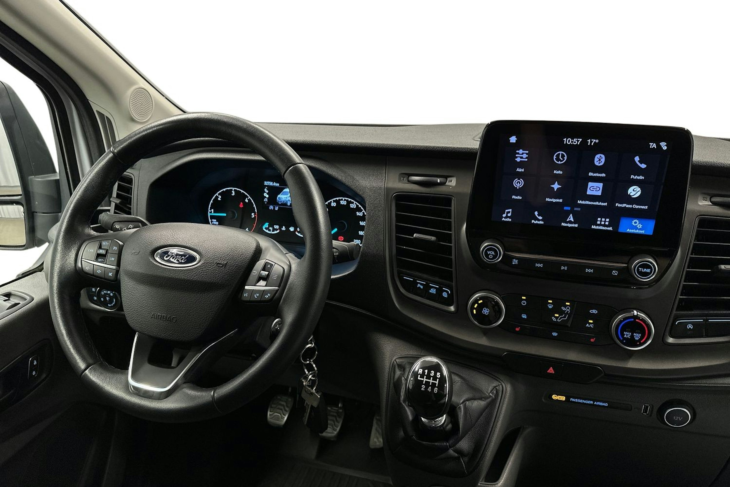 valkoinen Ford Transit 2020 kuva 7.