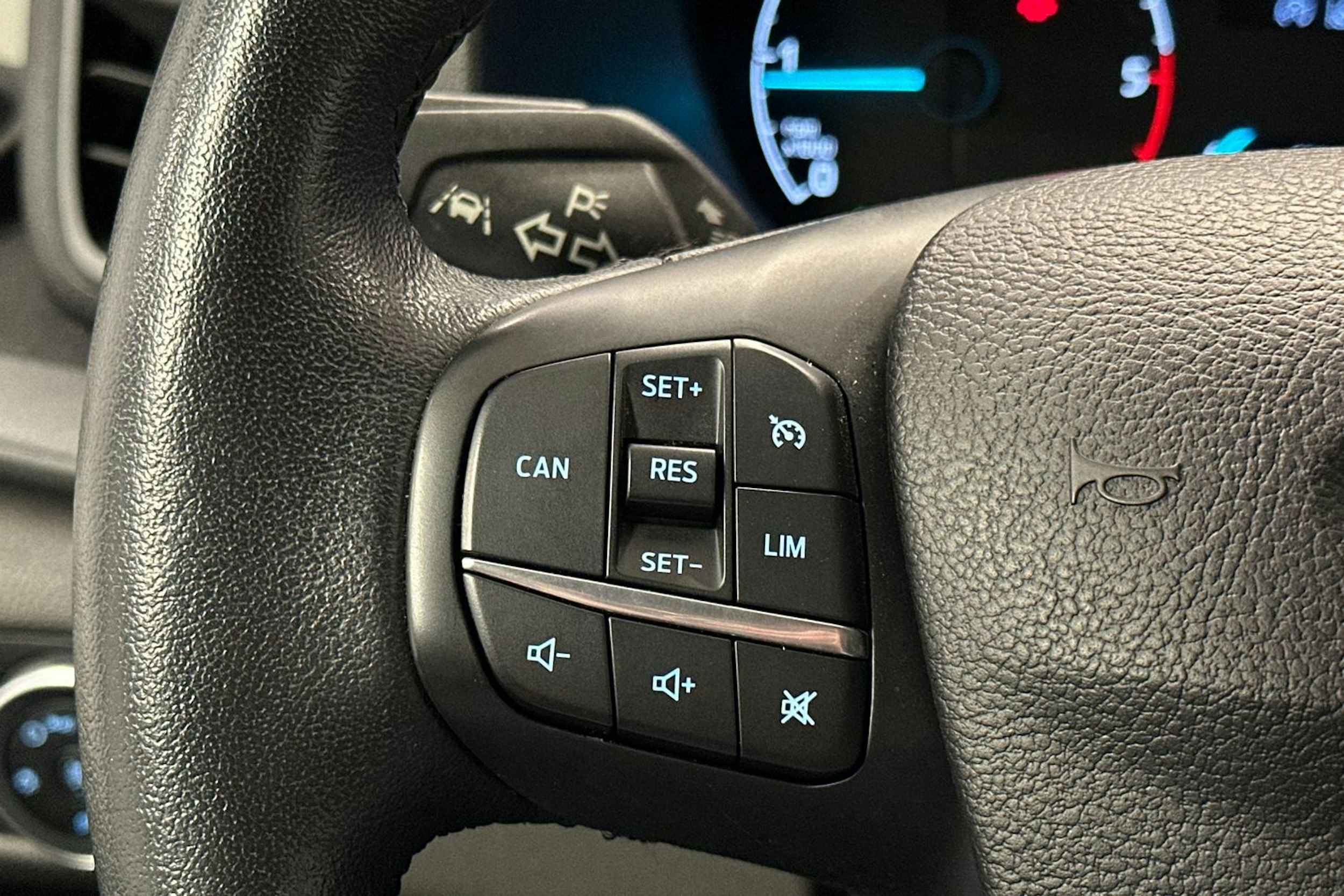 valkoinen Ford Transit 2020 kuva 15.