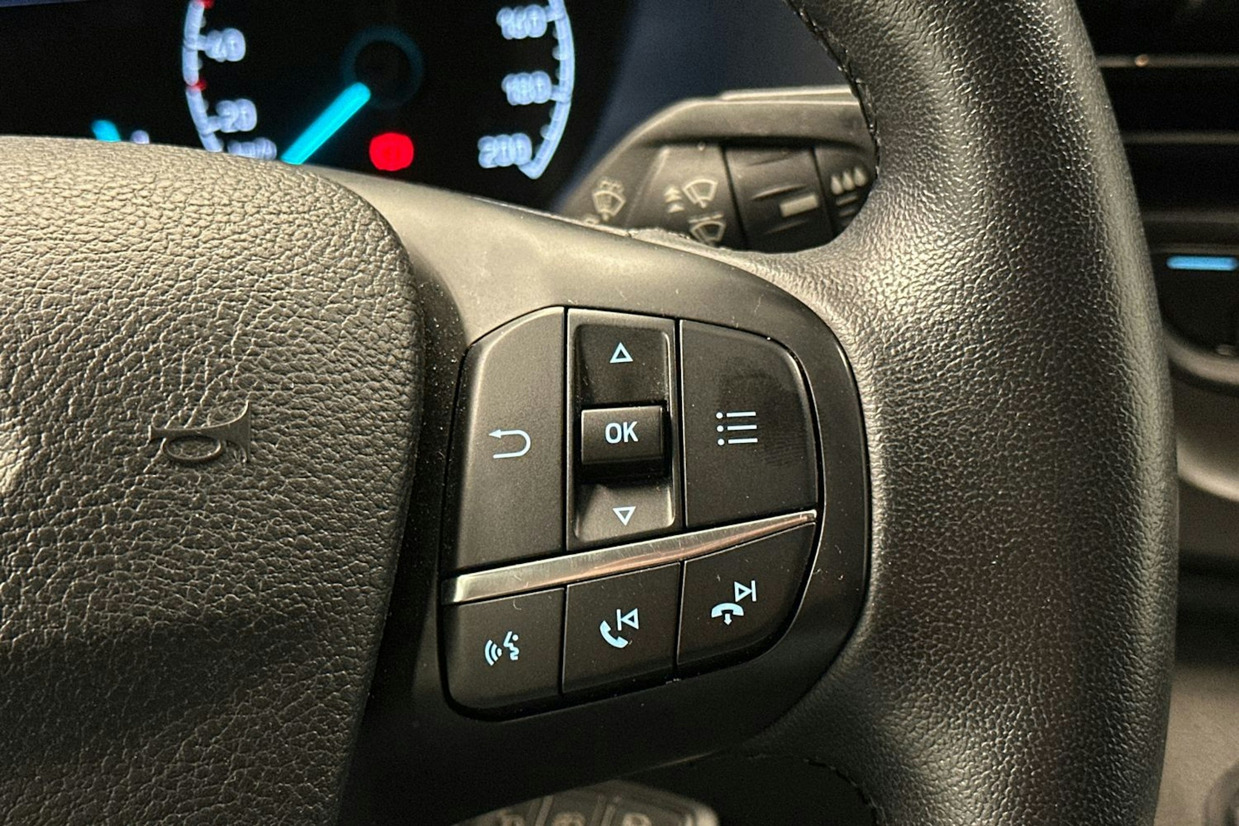 valkoinen Ford Transit 2020 kuva 16.