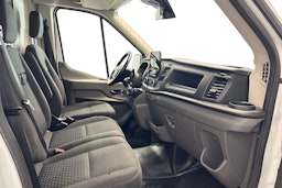 valkoinen Ford Transit 2020 kuva 9.