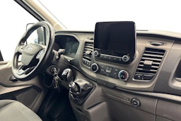 valkoinen Ford Transit 2020 kuva 10.