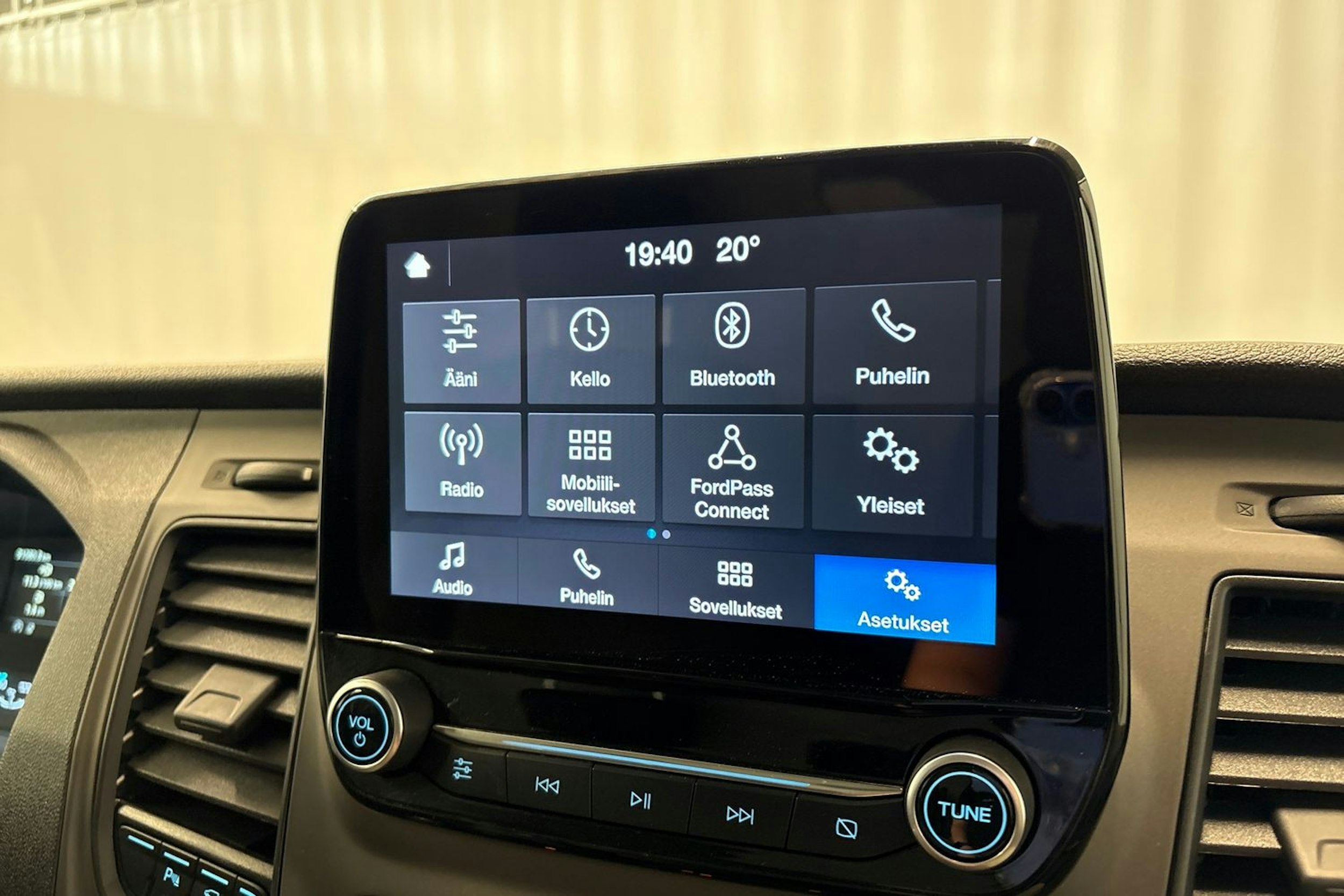valkoinen Ford Transit 2020 kuva 19.