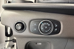 valkoinen Ford Transit 2020 kuva 23.