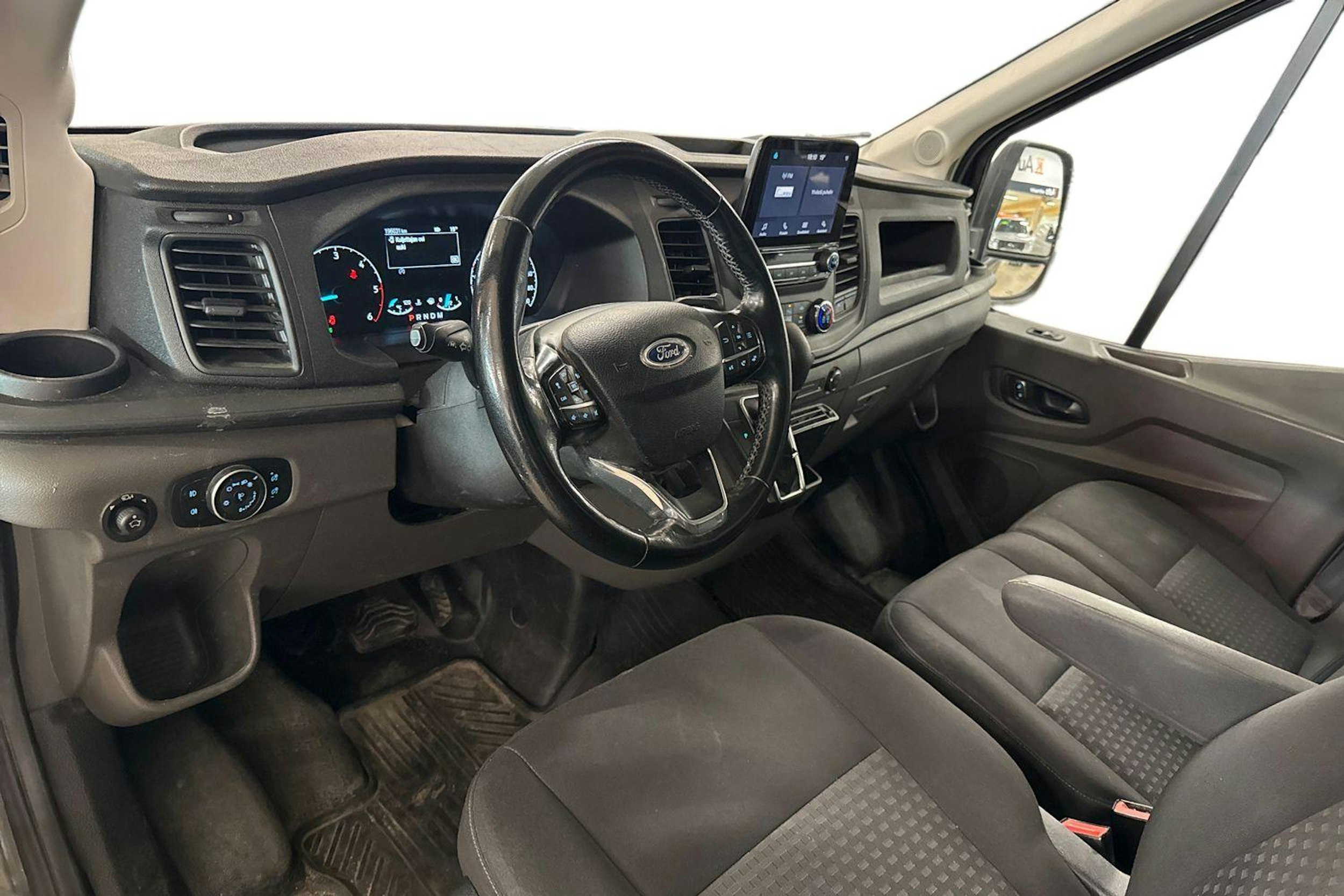 musta Ford Transit 2020 kuva 3.