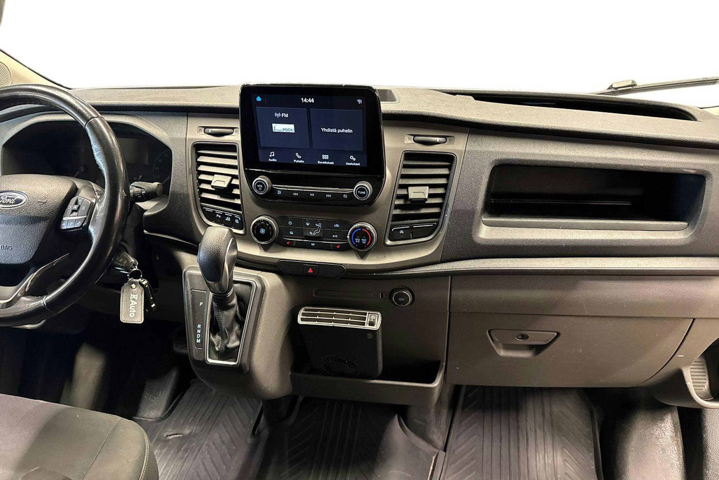 musta Ford Transit 2020 kuva 9.