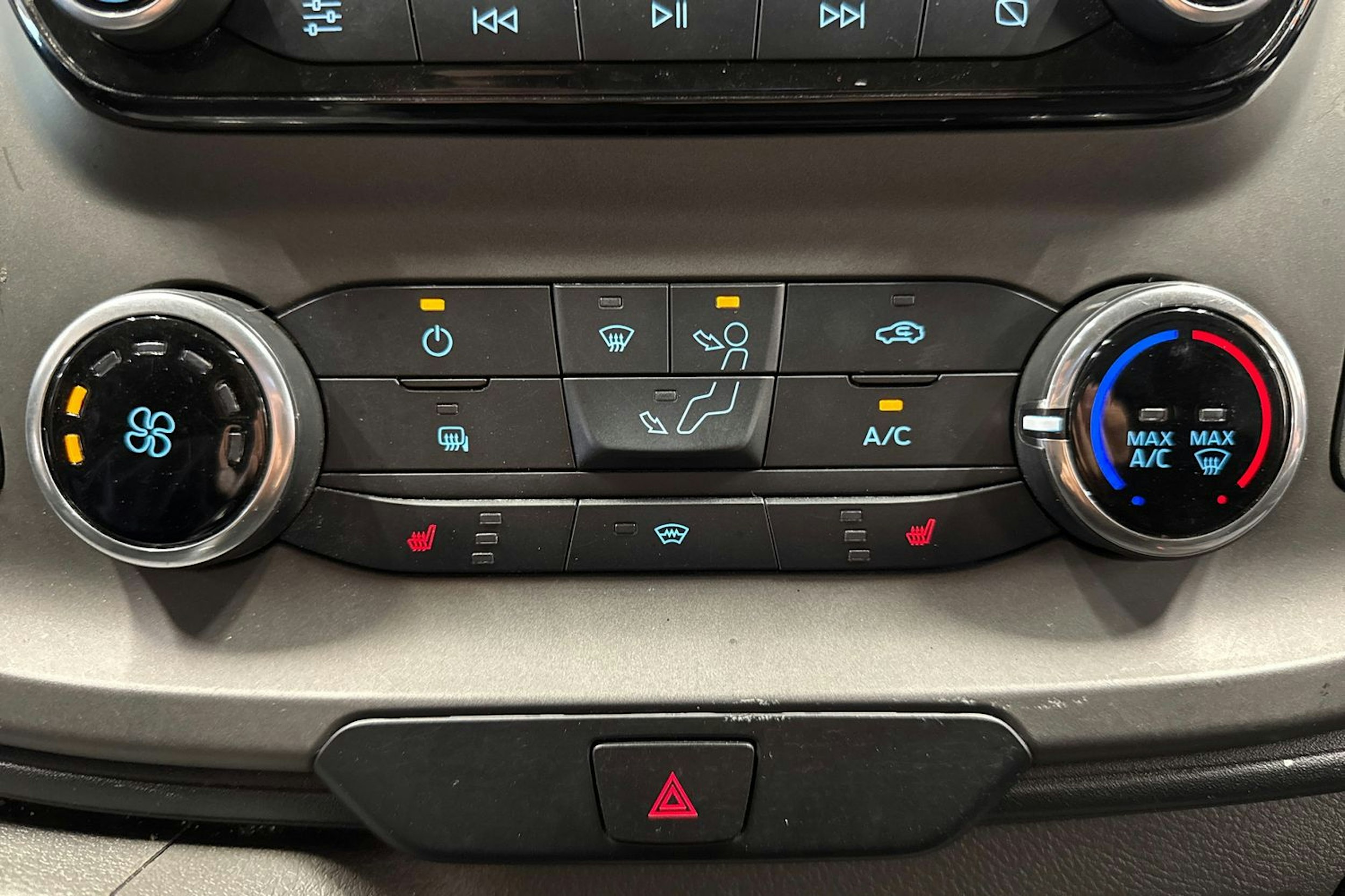 musta Ford Transit 2020 kuva 19.