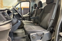 musta Ford Transit 2020 kuva 22.
