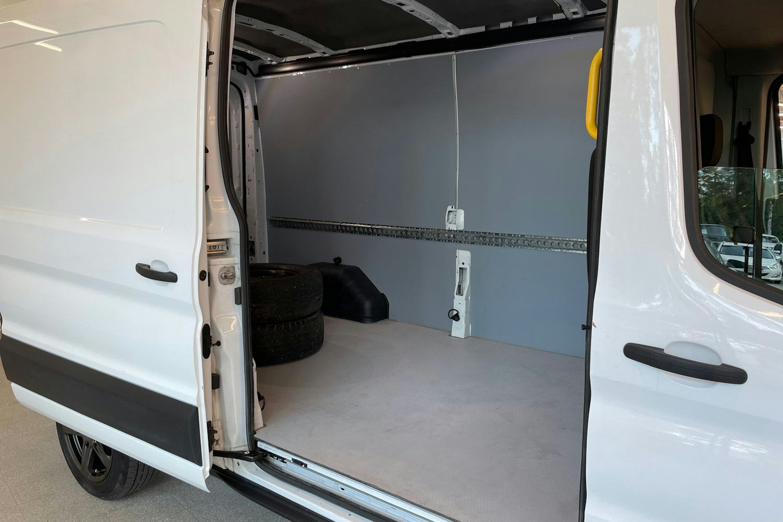 Valkoinen Ford TRANSIT 2020 kuva 23.