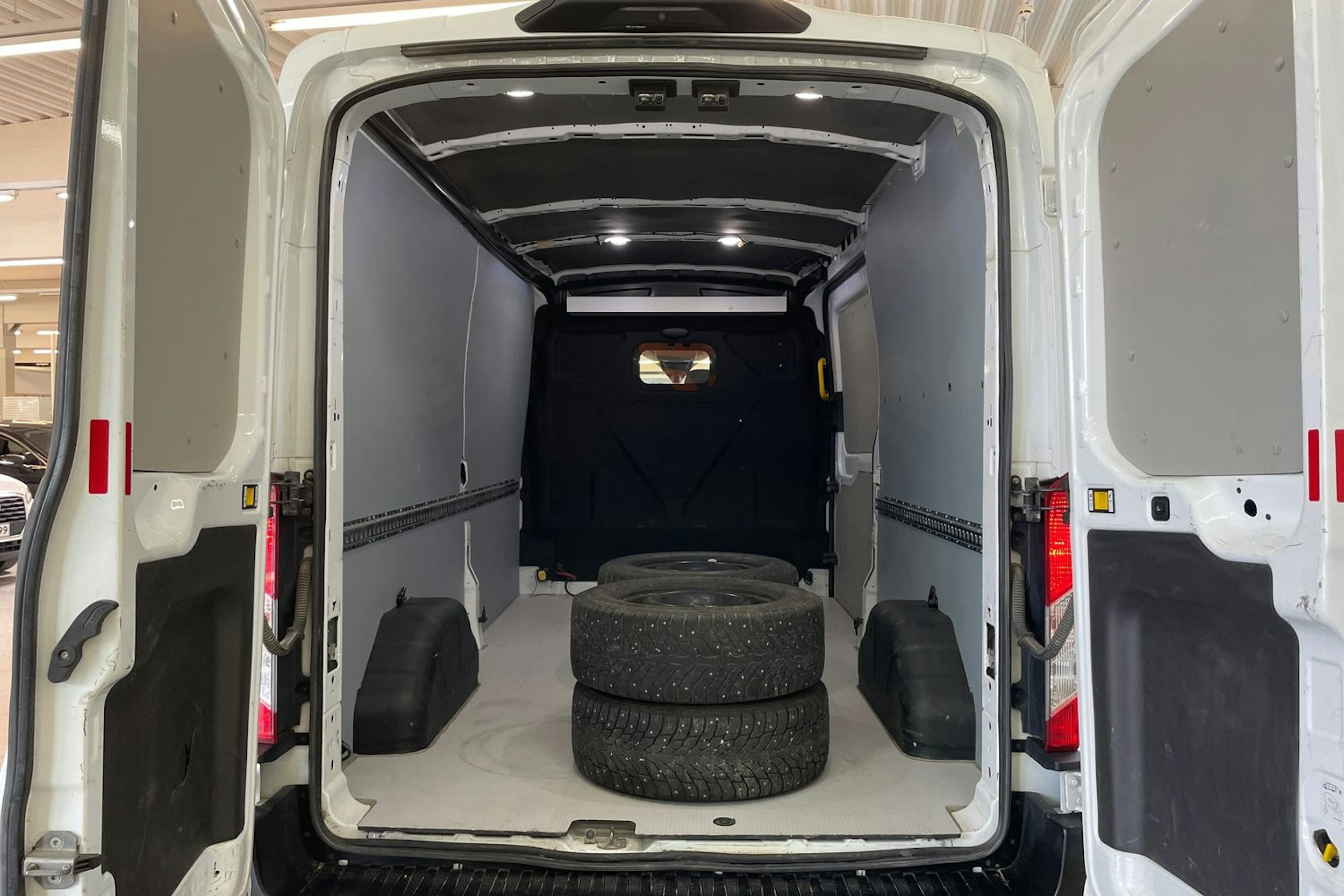 Valkoinen Ford TRANSIT 2020 kuva 25.