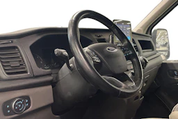 valkoinen Ford Transit 2020 kuva 3.