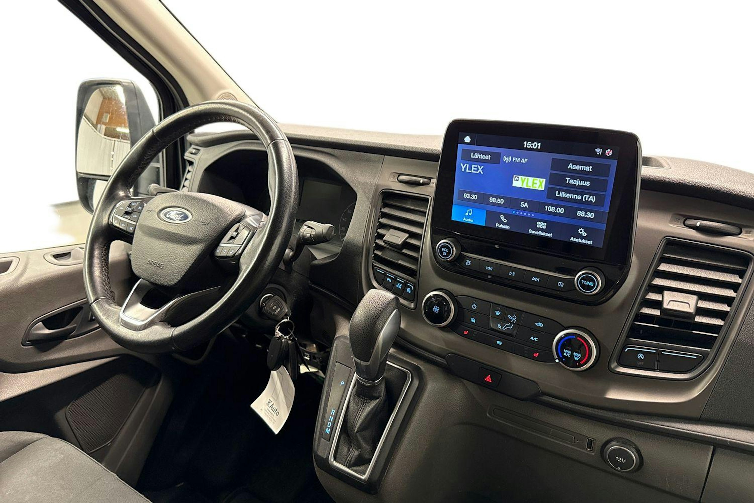 musta Ford Transit 2020 kuva 11.