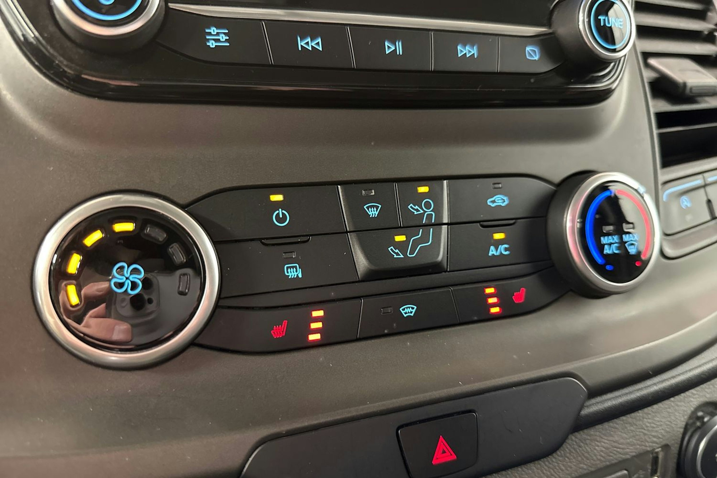 musta Ford Transit 2020 kuva 23.