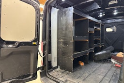 musta Ford Transit 2020 kuva 25.