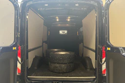sininen Ford Transit 2020 kuva 16.