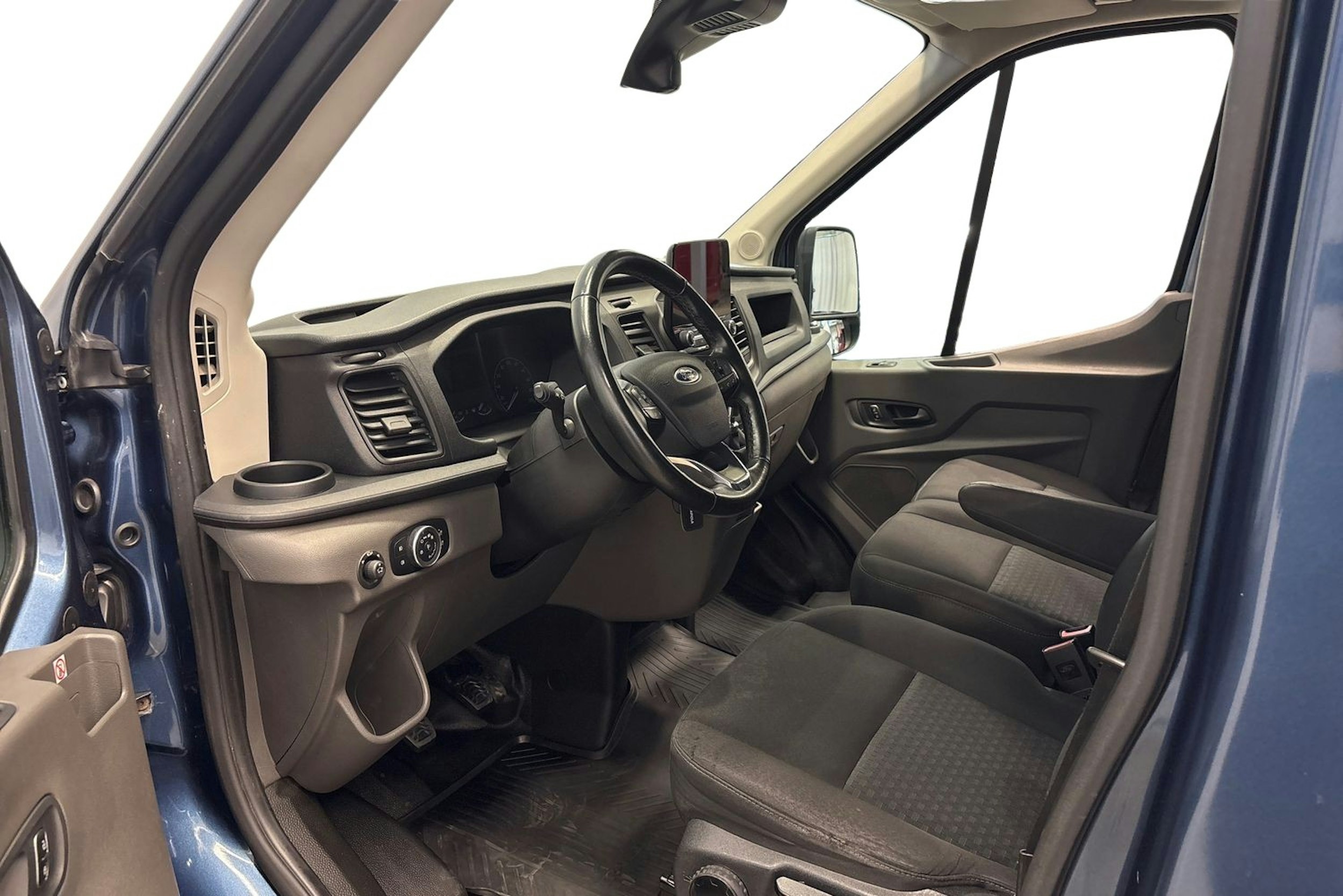 sininen Ford Transit 2020 kuva 6.