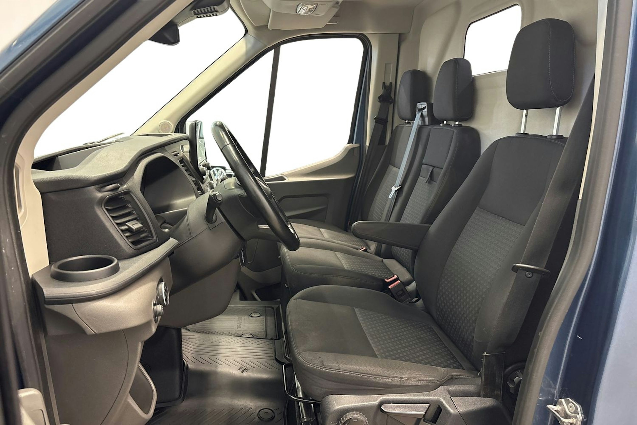 sininen Ford Transit 2020 kuva 8.