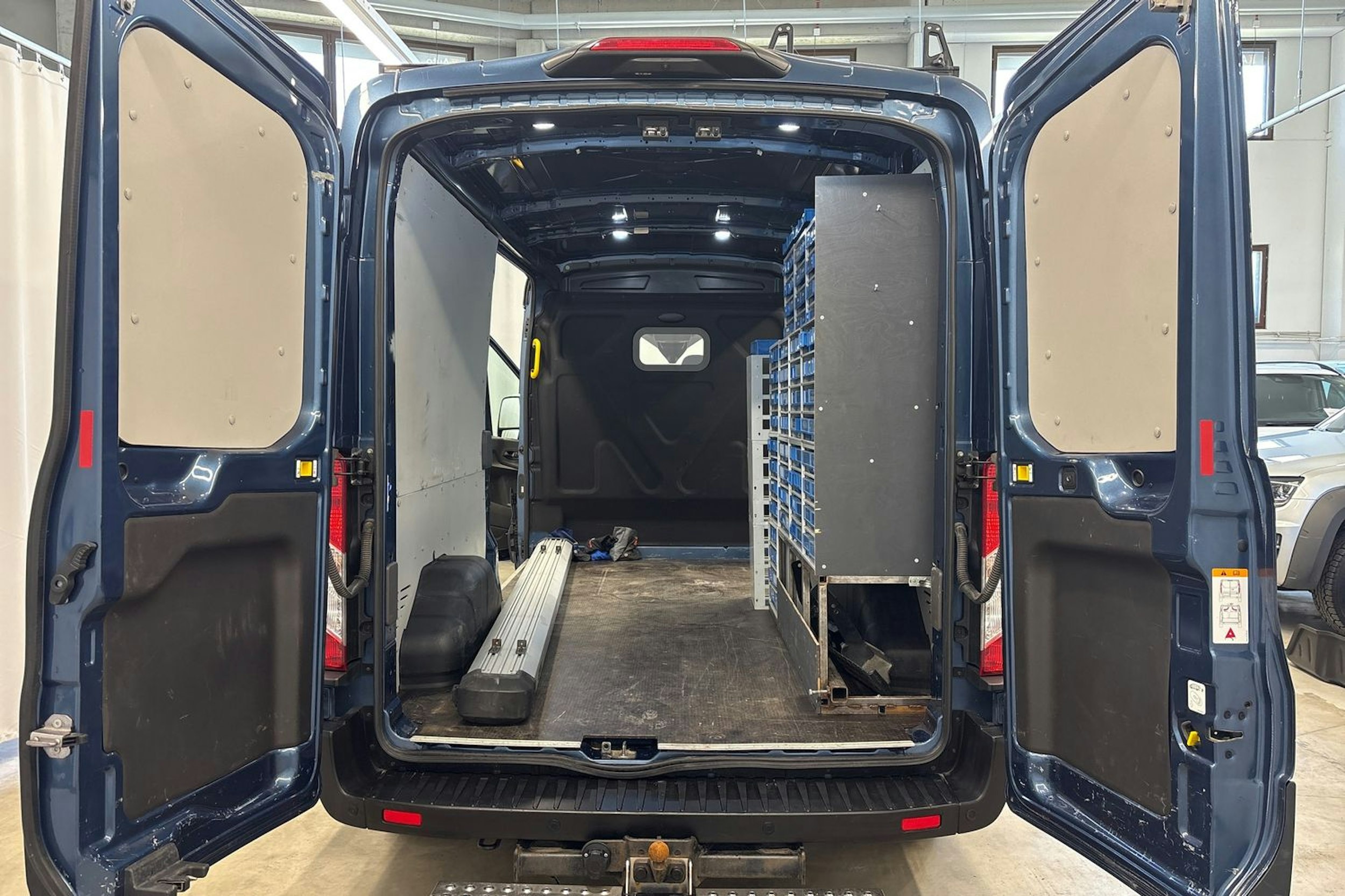 sininen Ford Transit 2020 kuva 10.