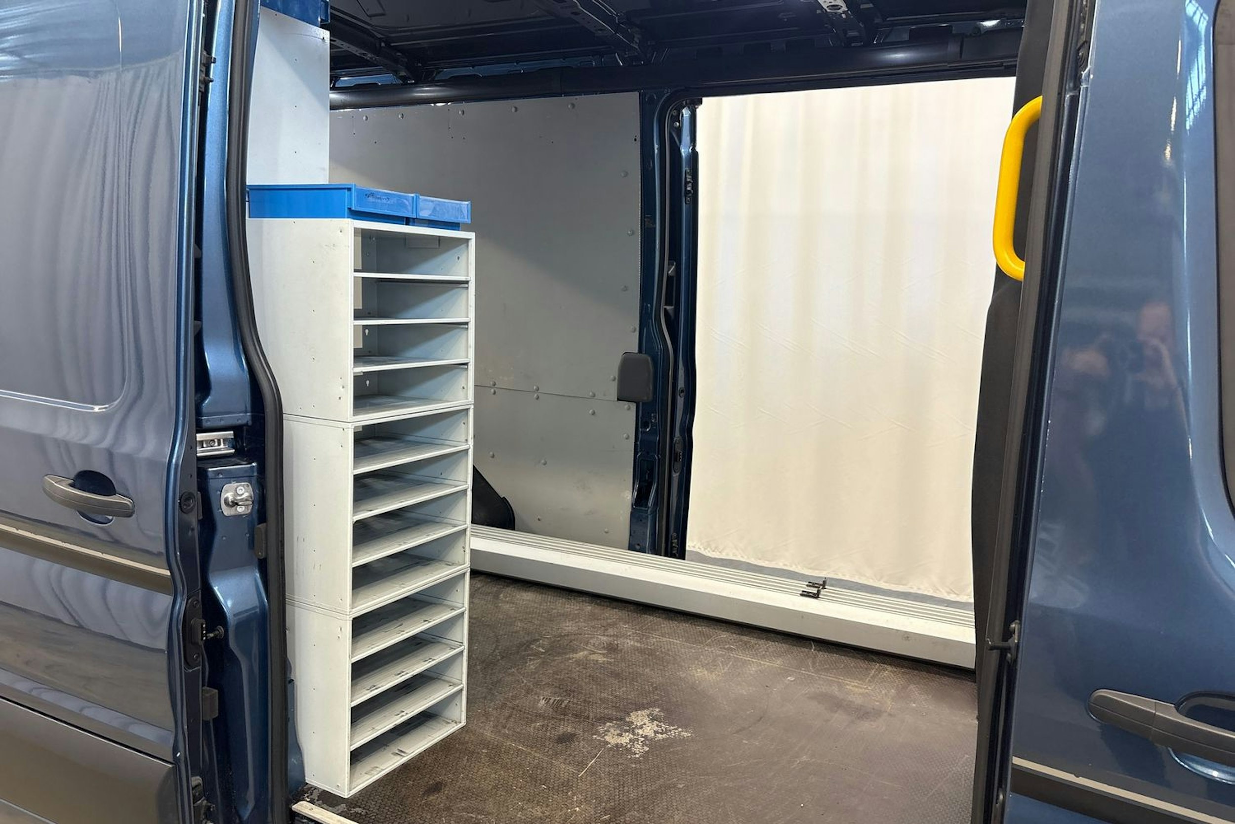 sininen Ford Transit 2020 kuva 11.