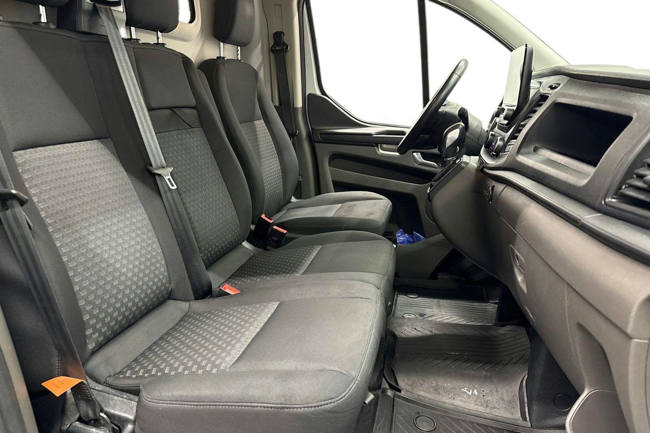 valkoinen Ford Transit Custom 2020 kuva 11.