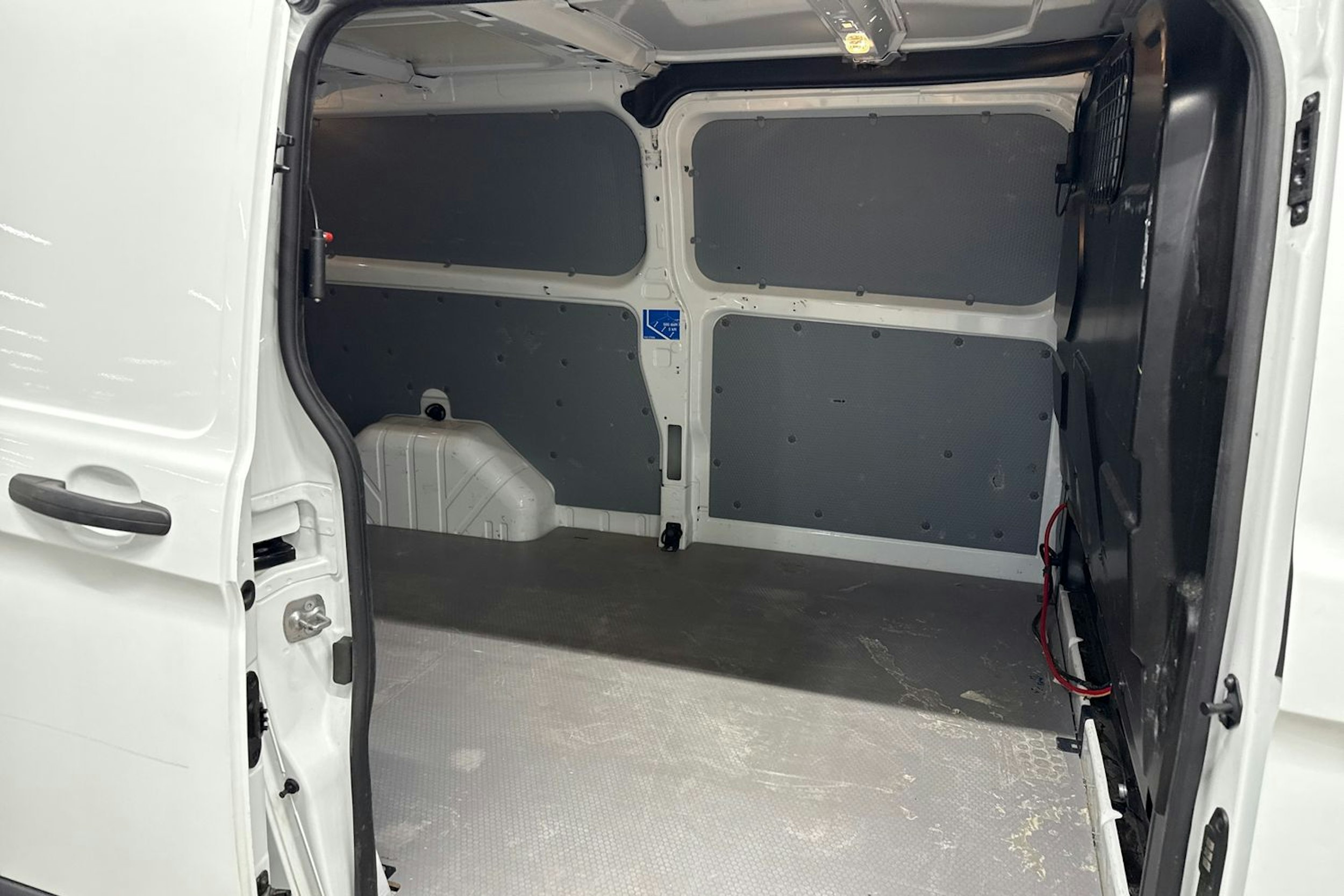 valkoinen Ford Transit Custom 2020 kuva 13.