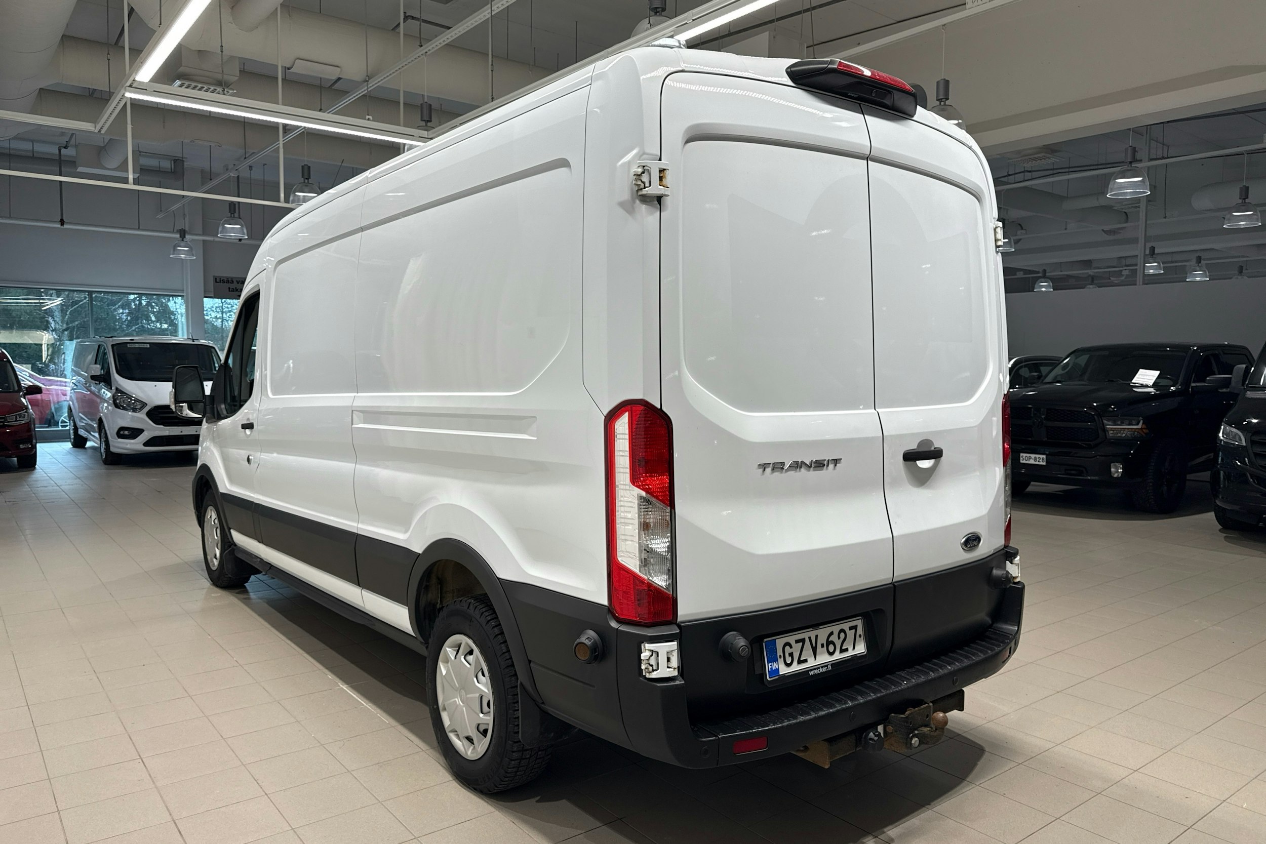 valkoinen Ford Transit 2020 kuva 11.