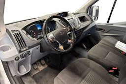 valkoinen Ford Transit 2020 kuva 3.