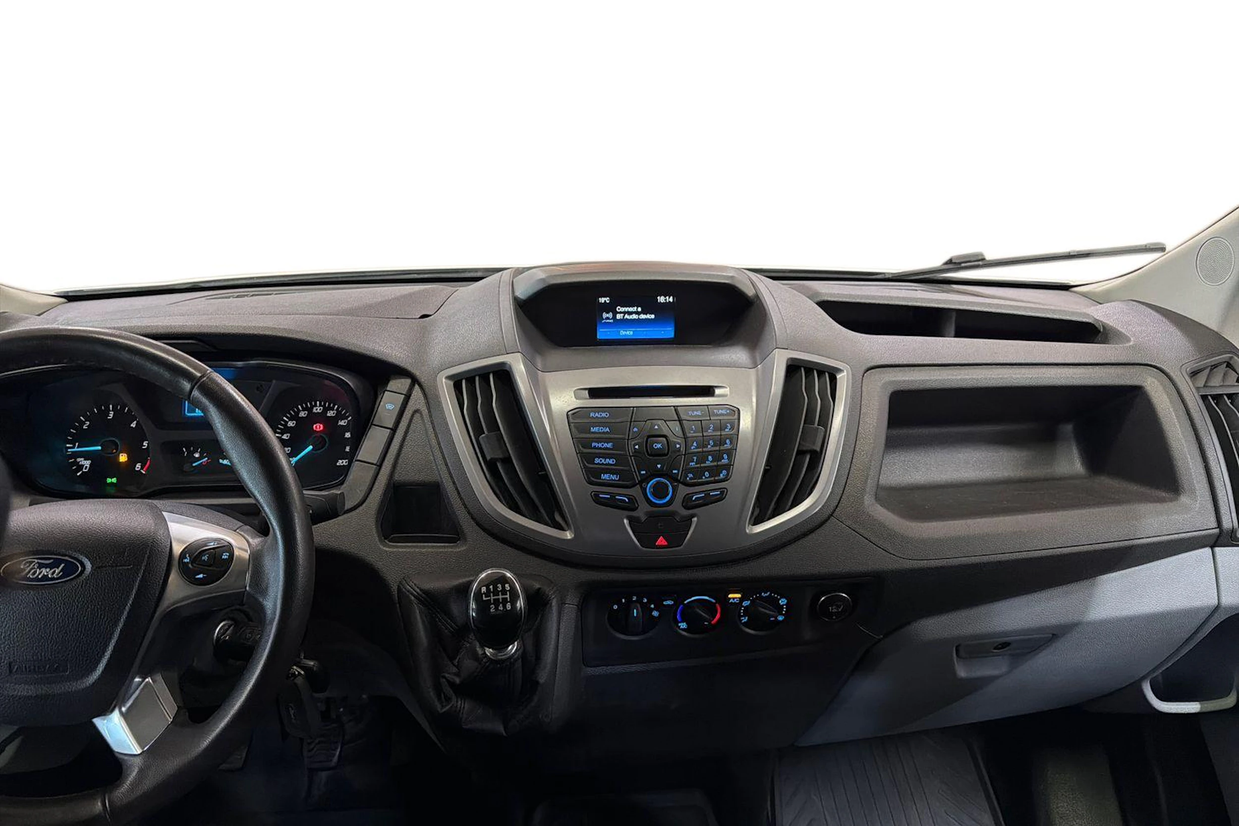 valkoinen Ford Transit 2020 kuva 9.